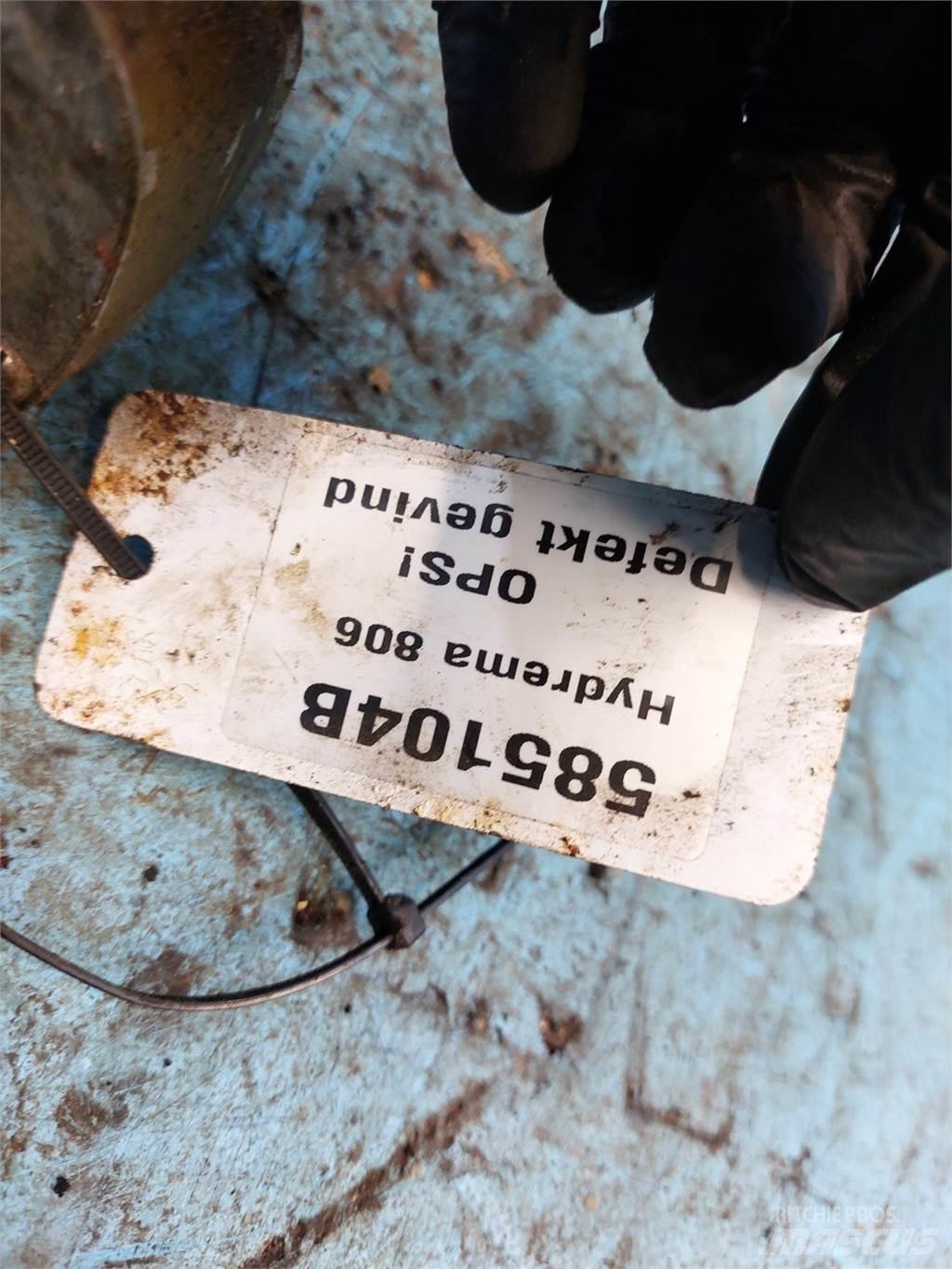 Hydrema 806 電子設備
