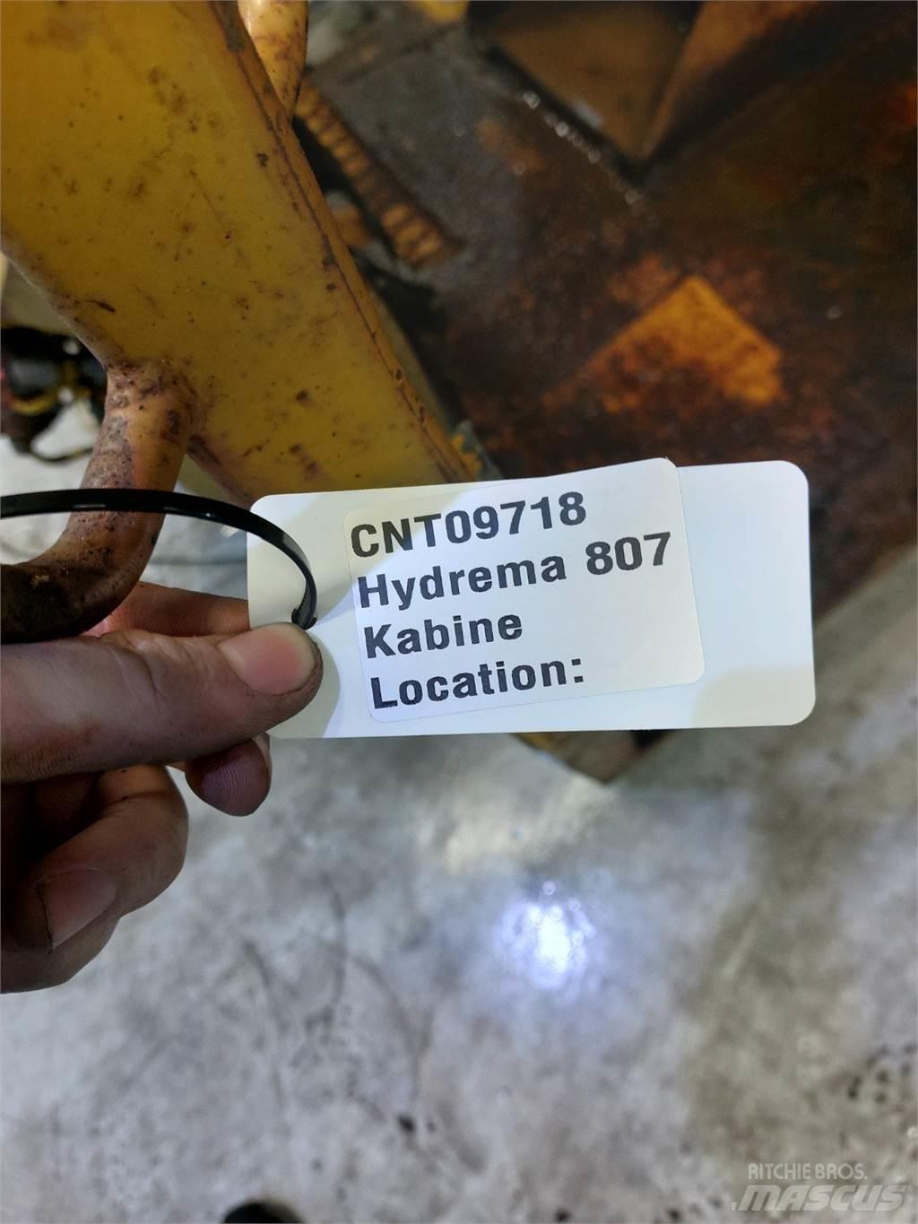 Hydrema 807 駕駛室與內部