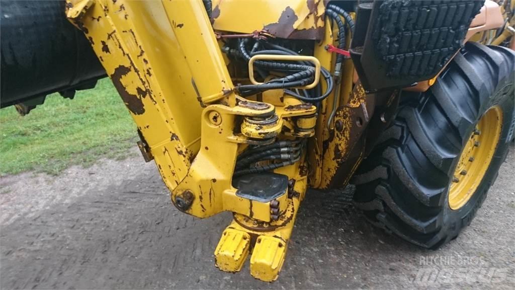 Hydrema 906B 反鏟裝載機