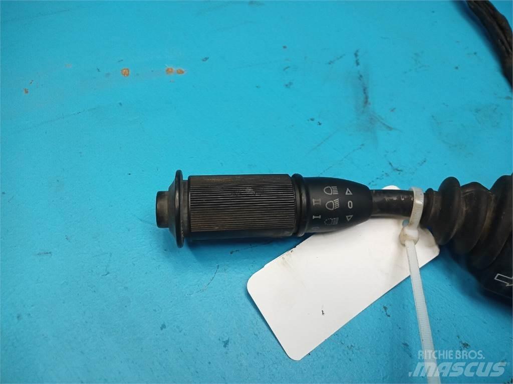 Hydrema 906B 電子設備