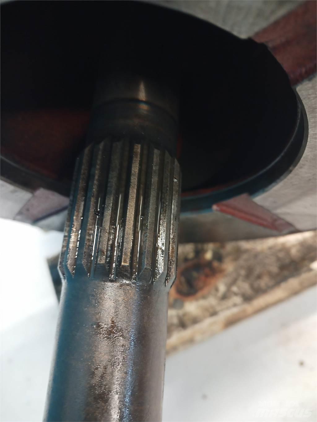 Hydrema 906B 軸
