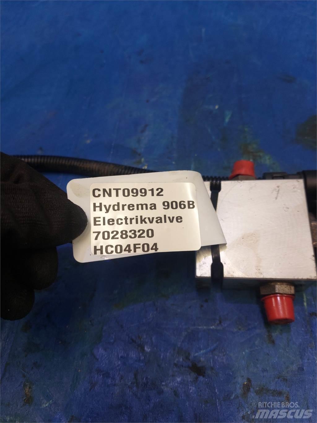 Hydrema 906B 電子設備