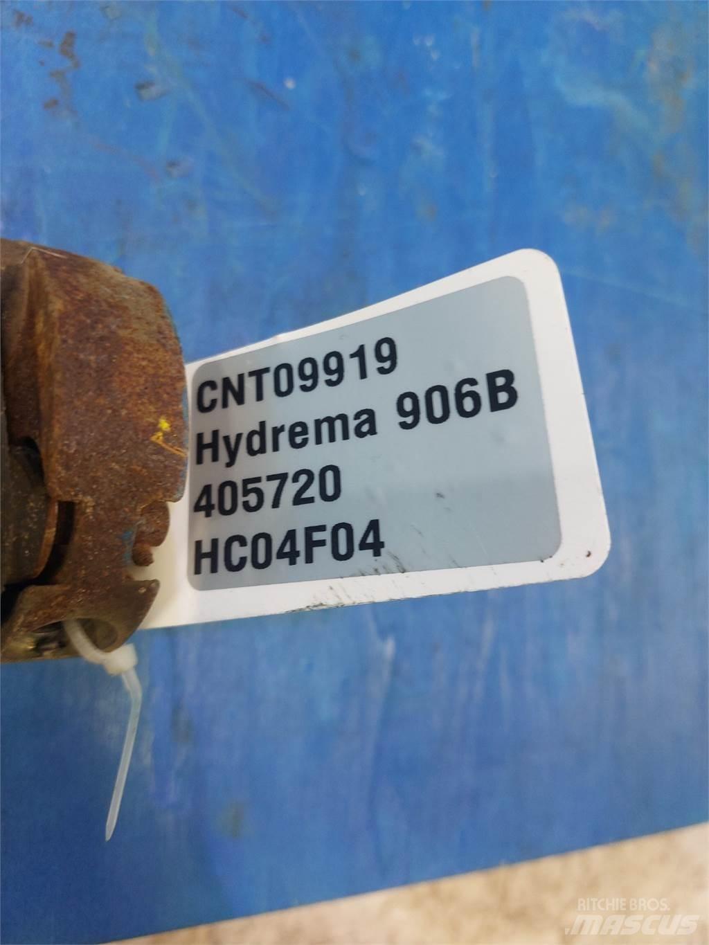 Hydrema 906B 駕駛室與內部