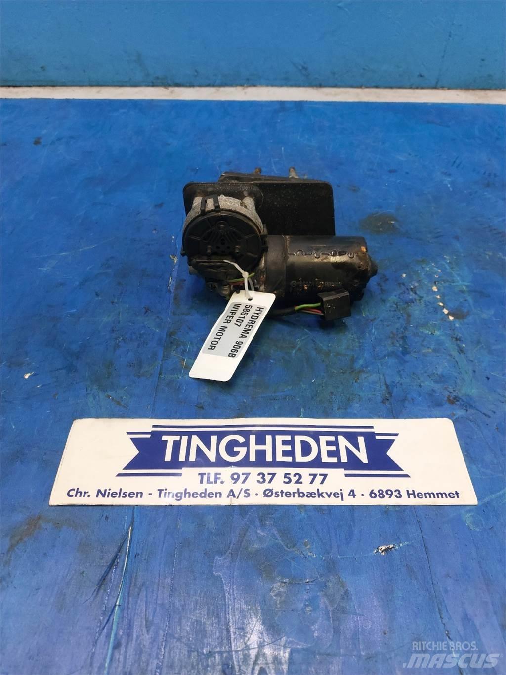 Hydrema 906B 電子設備
