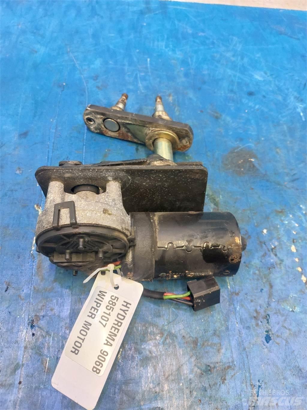 Hydrema 906B 電子設備
