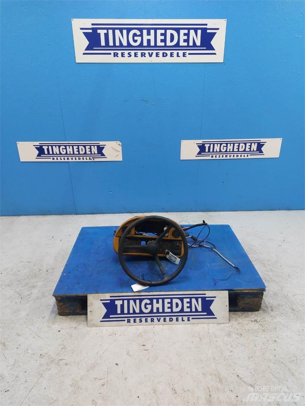 Hydrema 906B 電子設備