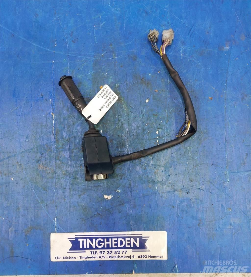 Hydrema 906B 電子設備