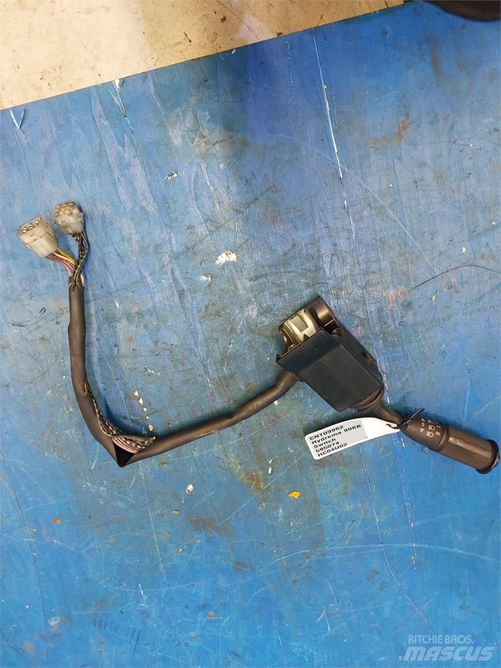 Hydrema 906B 電子設備