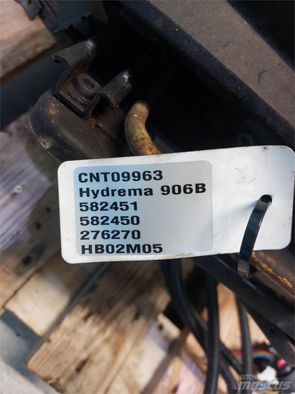 Hydrema 906B 駕駛室與內部