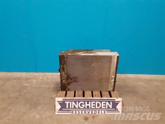 Hydrema 906C 散熱器/水箱