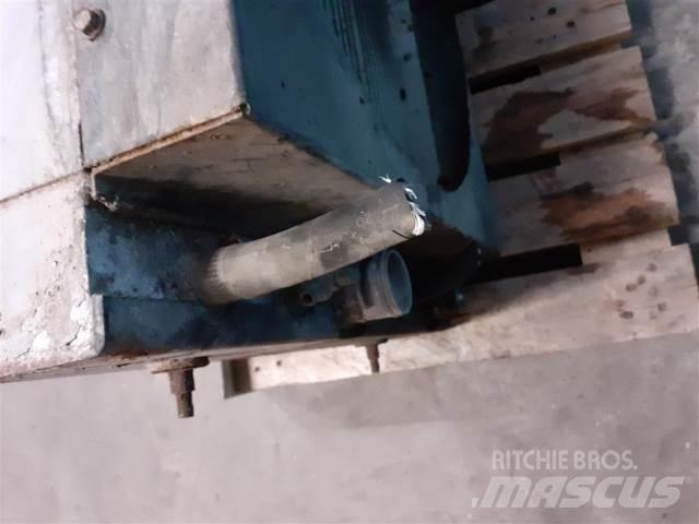 Hydrema 906C 散熱器/水箱