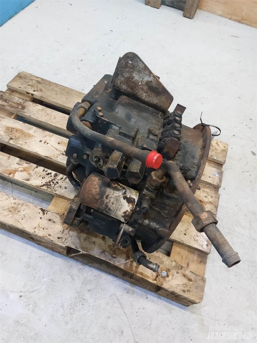 Hydrema 906C 傳動裝置