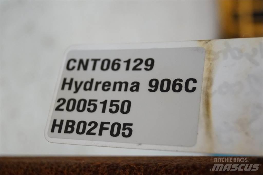 Hydrema 906C 駕駛室與內部