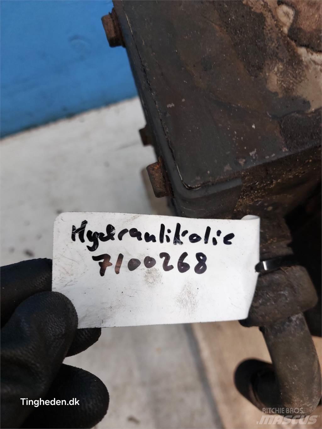 Hydrema 906C 散熱器/水箱