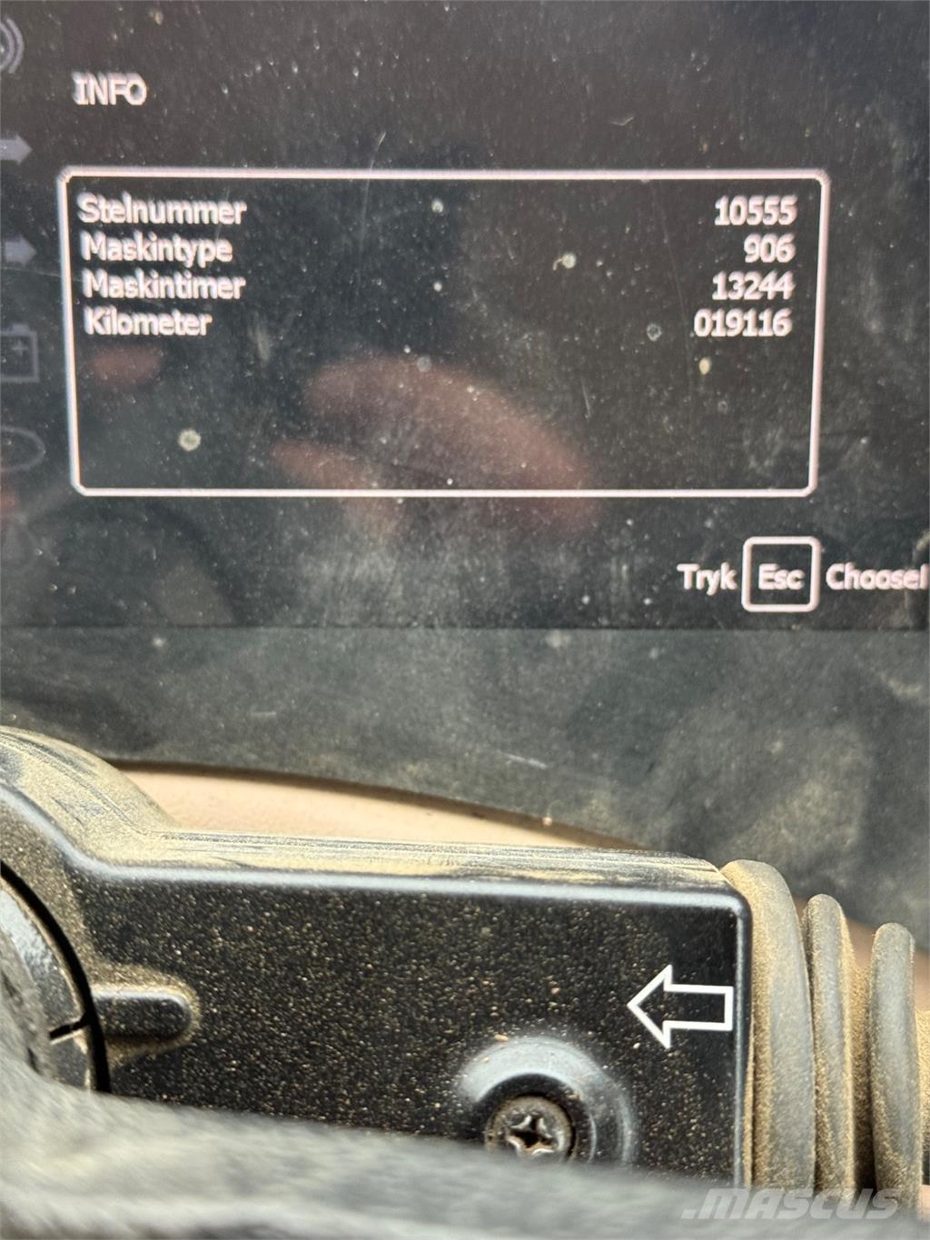 Hydrema 906D 反鏟裝載機