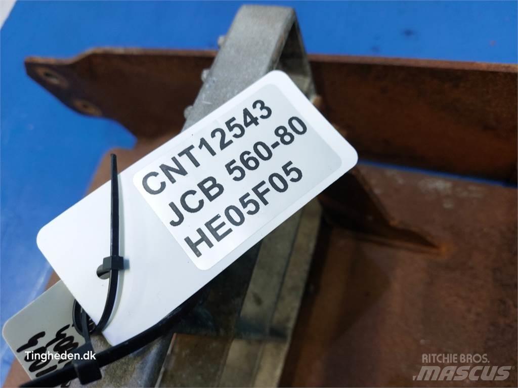 JCB 560-80 駕駛室與內部