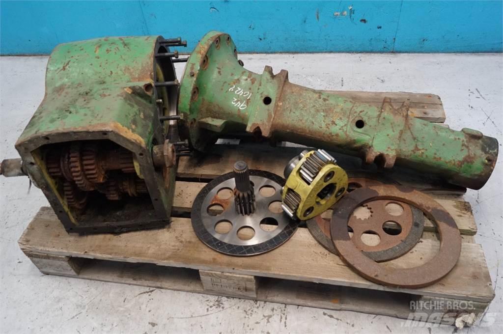 John Deere 1042 傳動裝置