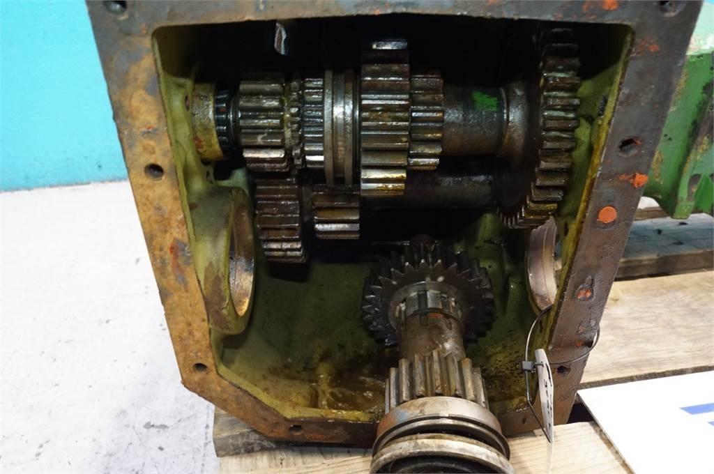 John Deere 1042 傳動裝置