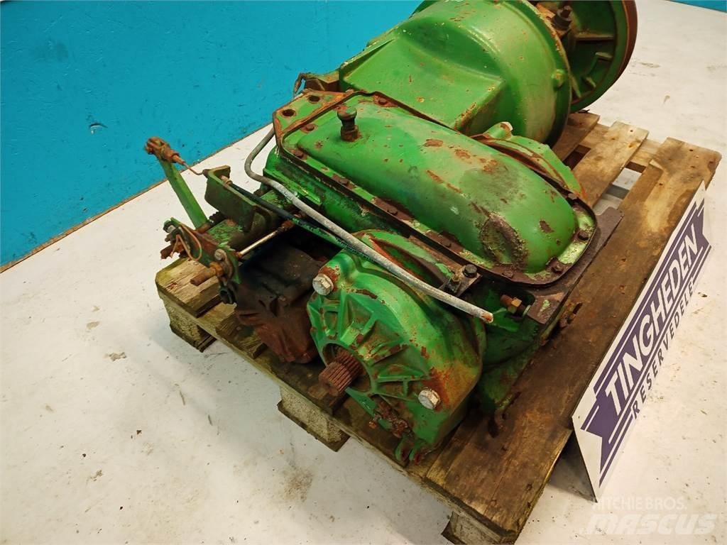 John Deere 1065 傳動裝置