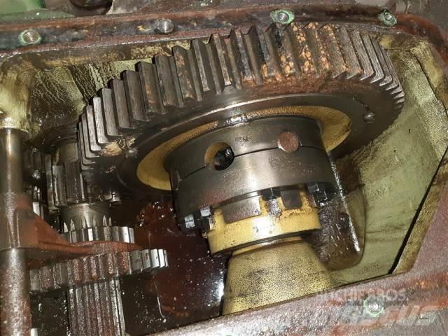 John Deere 1075 傳動裝置