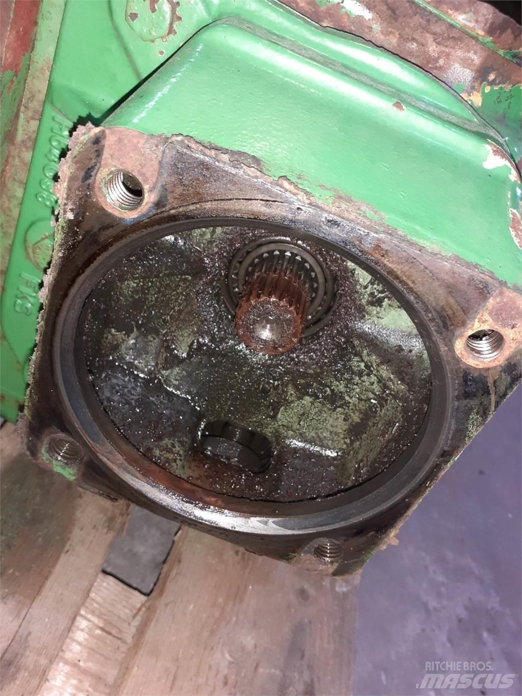 John Deere 1075 傳動裝置