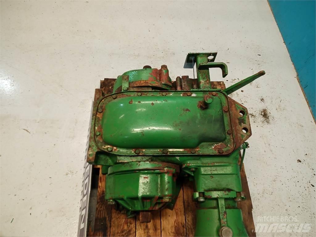 John Deere 1075 傳動裝置