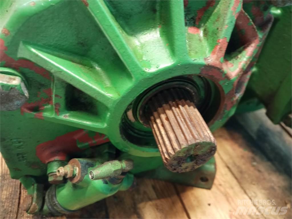 John Deere 1075 傳動裝置