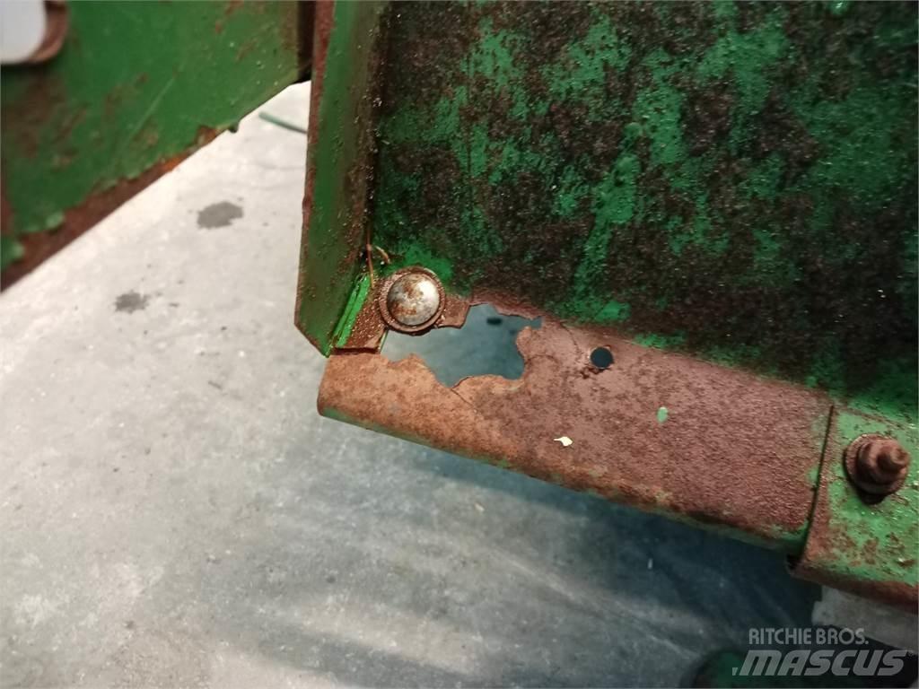John Deere 1085 砂鹽撒布機