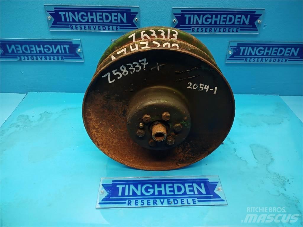 John Deere 2054 砂鹽撒布機