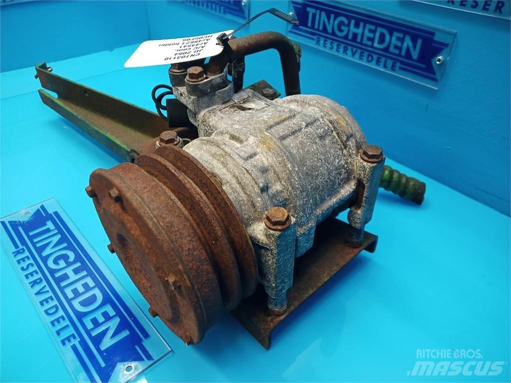 John Deere 2054 駕駛室與內部