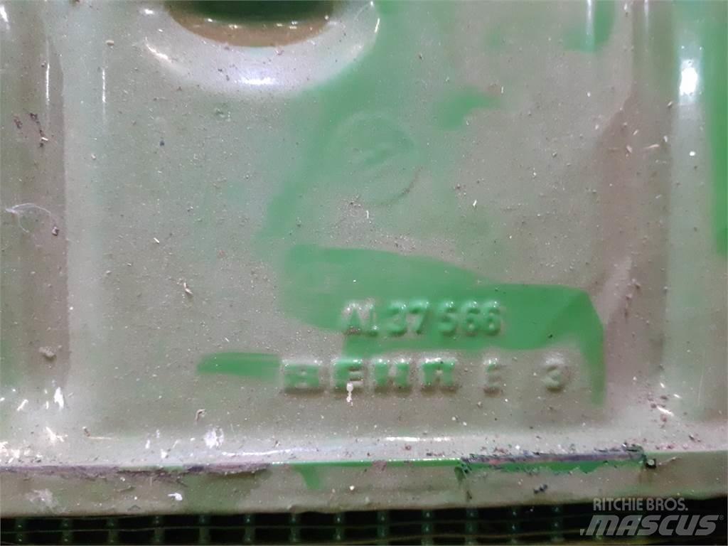 John Deere 3040 散熱器/水箱