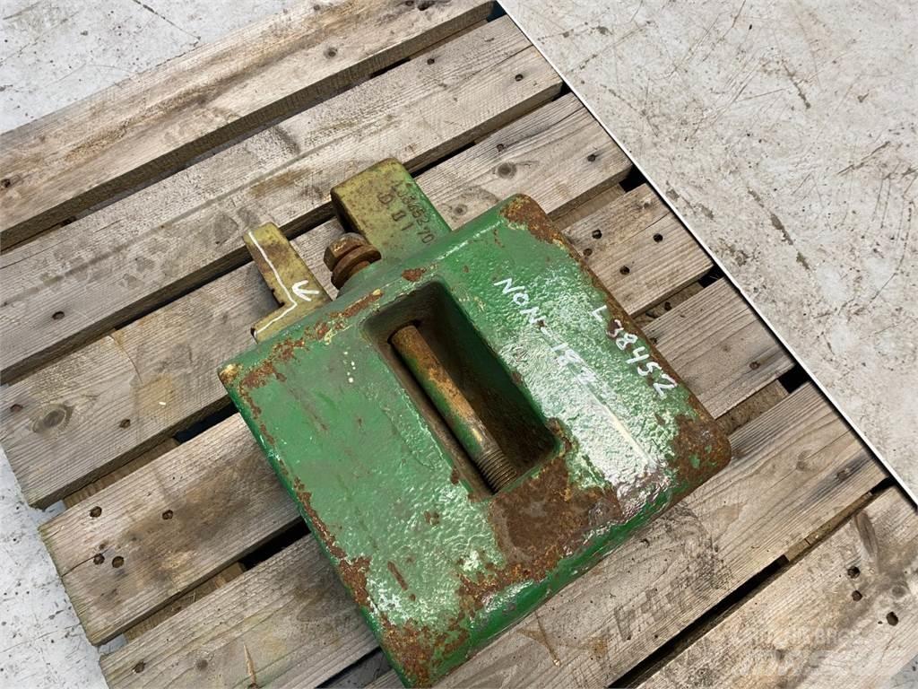 John Deere 3040 前配重塊