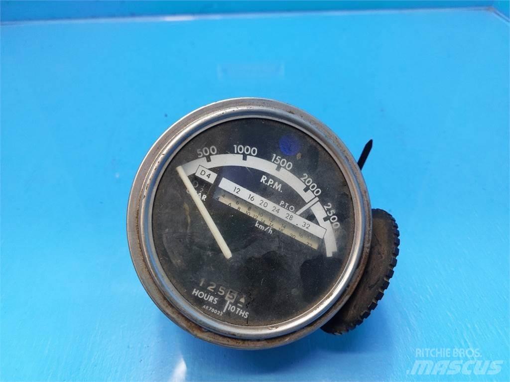 John Deere 4040 電子設備