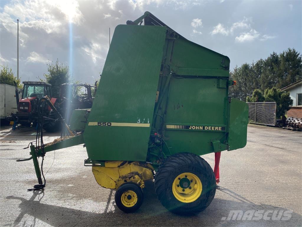 John Deere 550 圓型牧草打包機