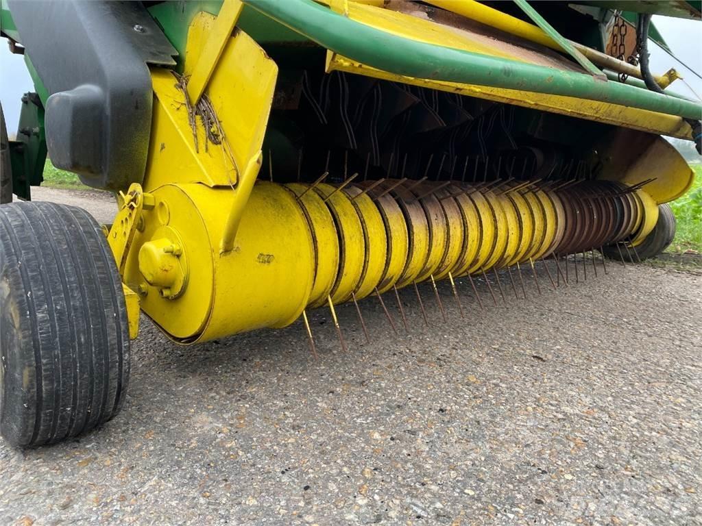 John Deere 592 圓型牧草打包機
