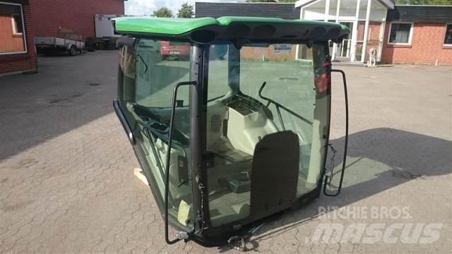 John Deere 6210R 駕駛室與內部