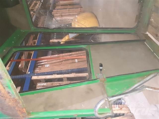 John Deere 955 駕駛室與內部