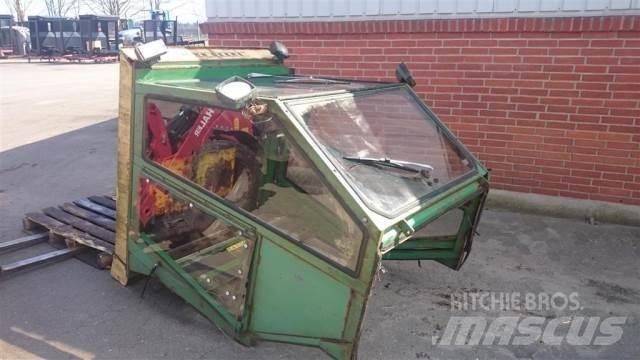 John Deere 975 駕駛室與內部