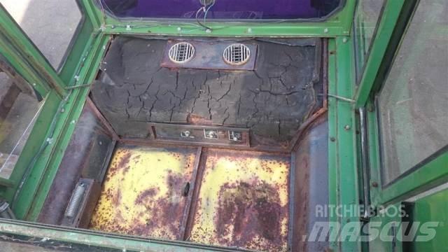 John Deere 975 駕駛室與內部