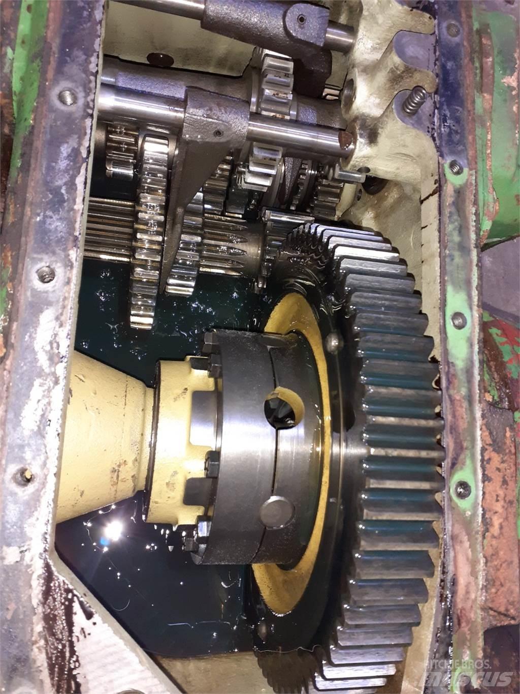 John Deere 975 傳動裝置