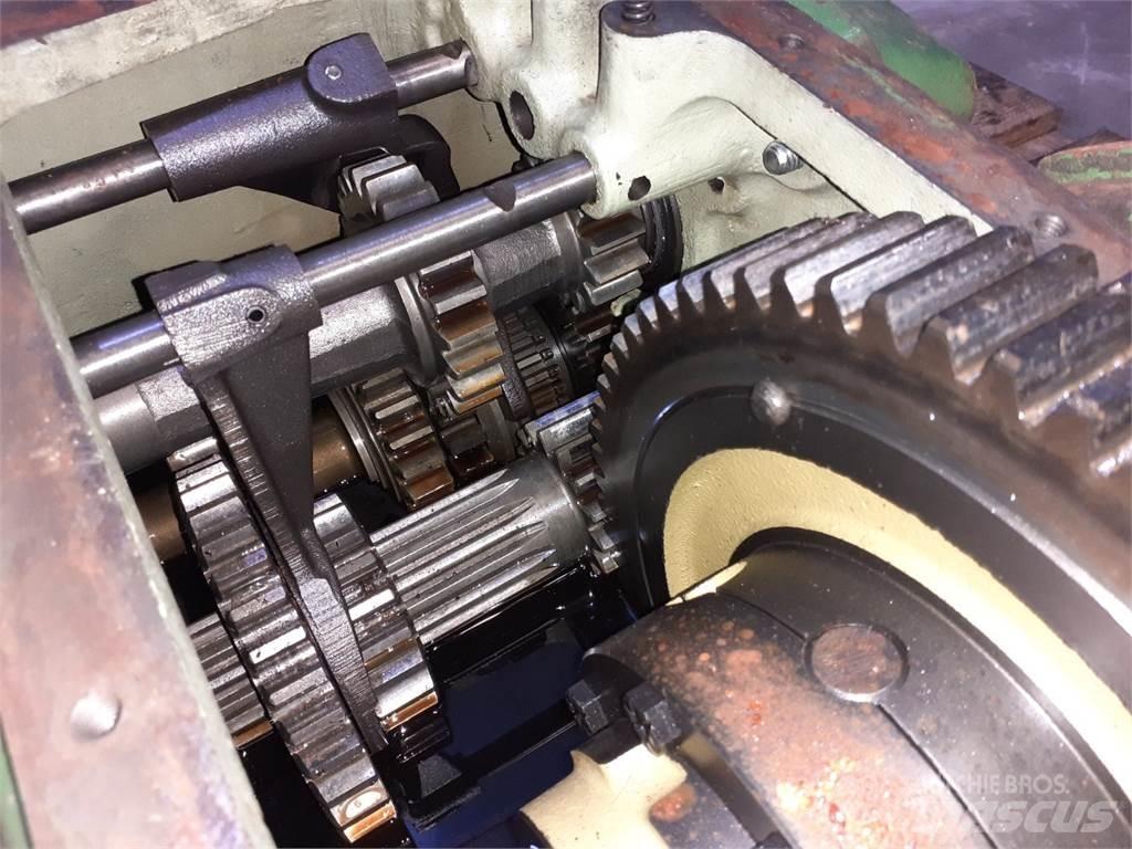John Deere 975 傳動裝置