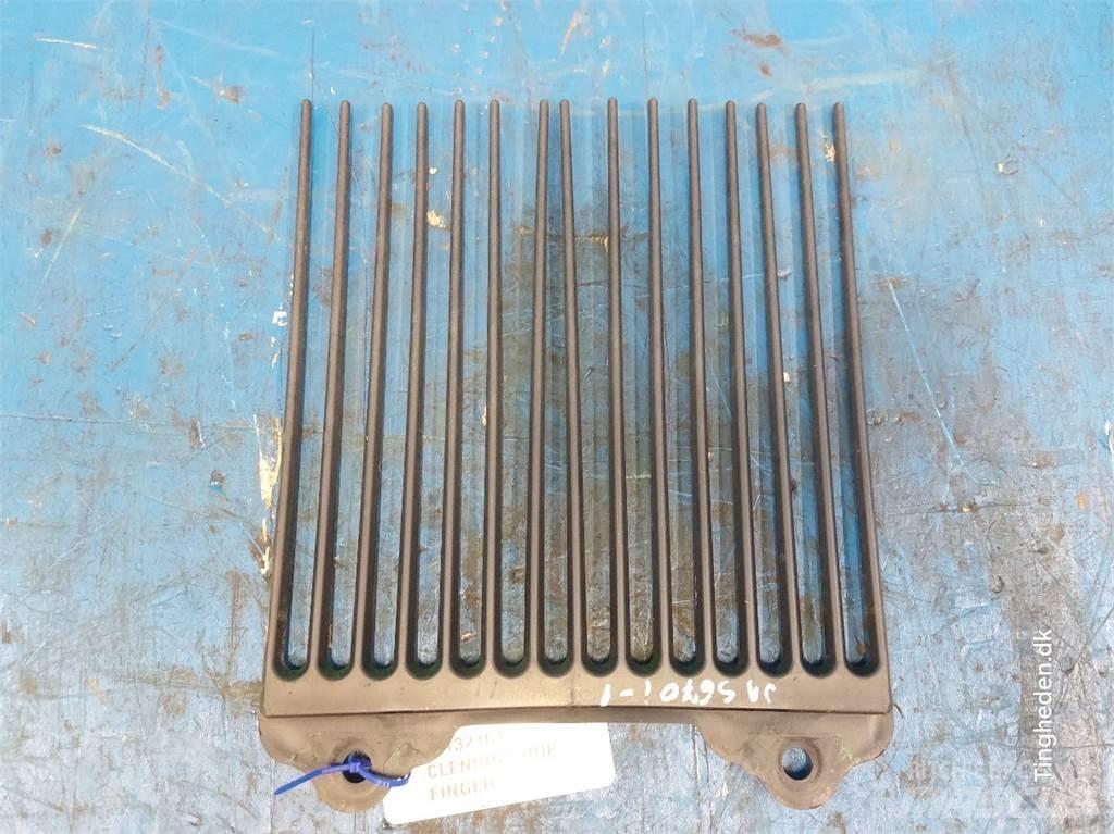 John Deere S670 砂鹽撒布機