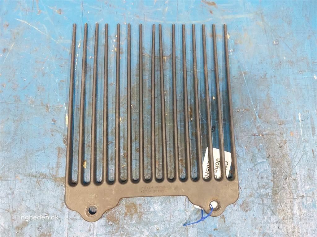 John Deere S670 砂鹽撒布機