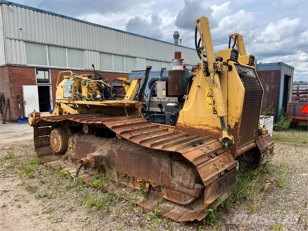 Komatsu D65PX-15 履帶推土機