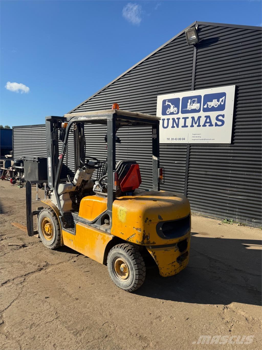 Komatsu FD25 柴油卡車