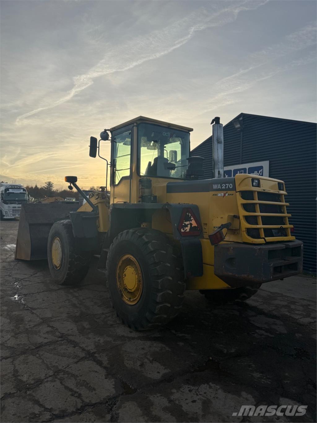 Komatsu WA270-3 輪胎式裝載機