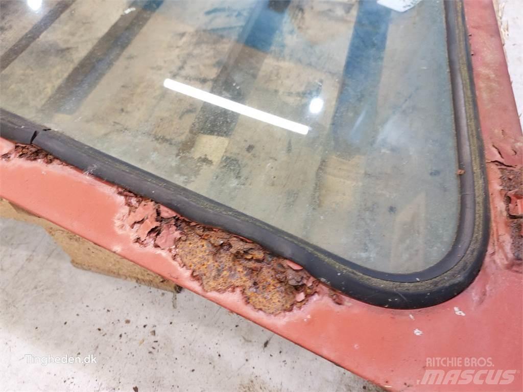 Laverda 3790 駕駛室與內部