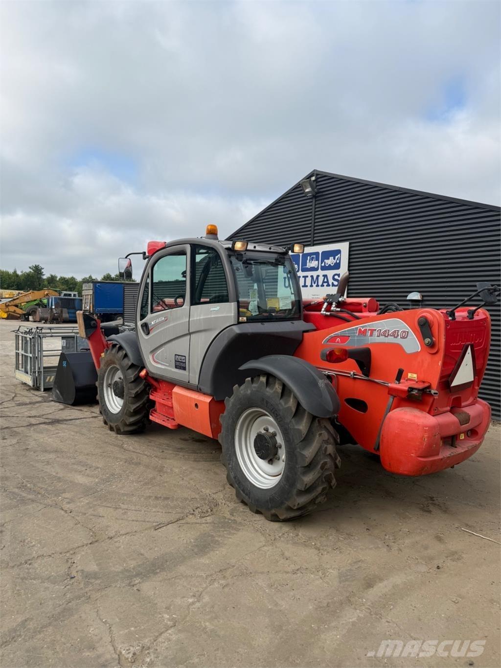 Manitou MT1440 伸縮臂操作車