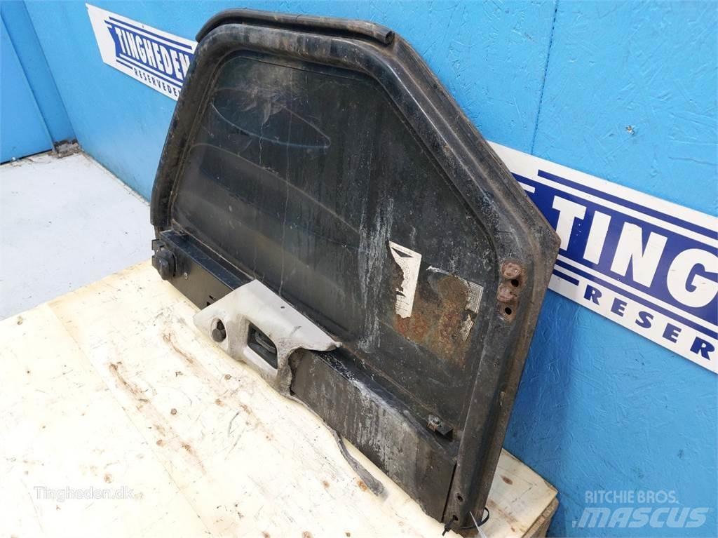 Manitou MT932 駕駛室與內部