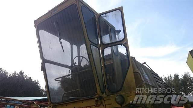 New Holland 1520 駕駛室與內部